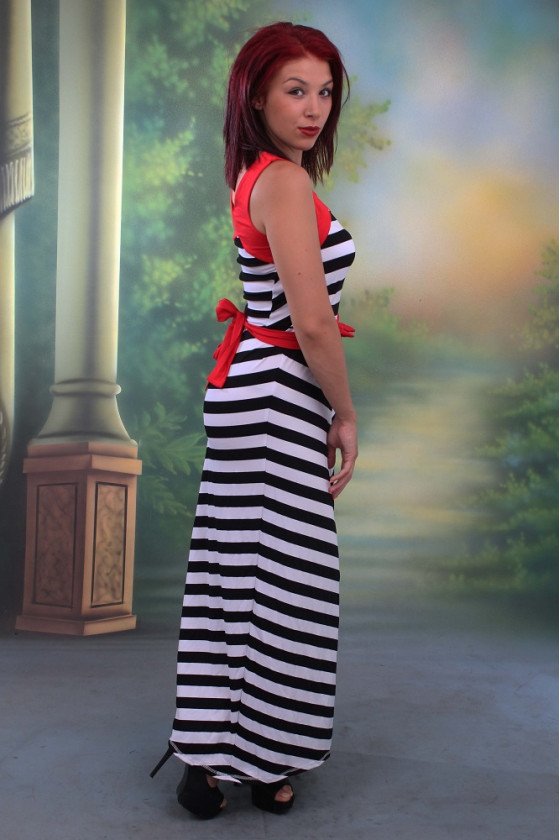 ПРЕКРАСНА РОКЛЯ РАЕ В ЧЕРНО