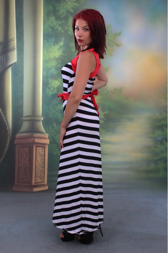 ПРЕКРАСНА РОКЛЯ РАЕ В ЧЕРНО