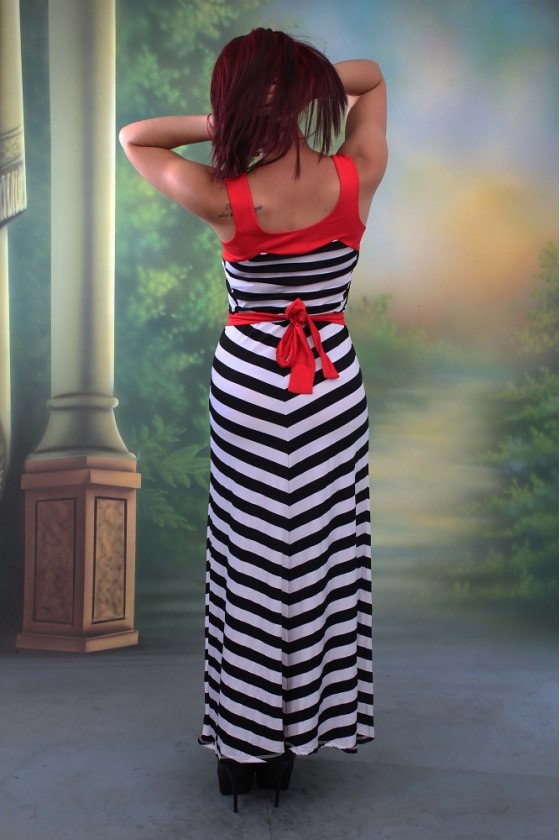 ПРЕКРАСНА РОКЛЯ РАЕ В ЧЕРНО